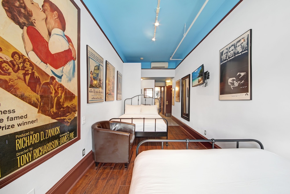 Chelsea Pines Inn 18/77