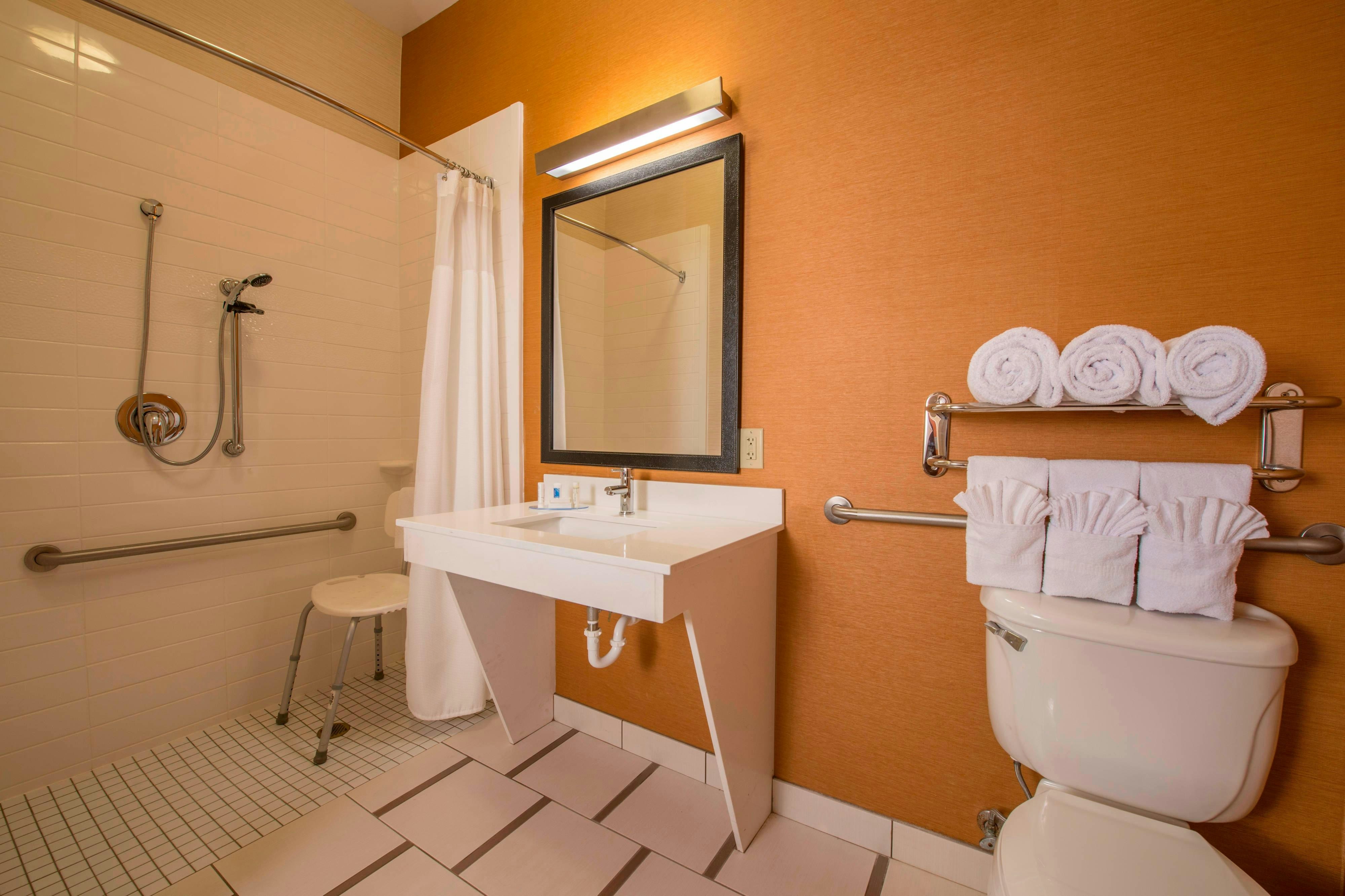 Fairfield Inn And Suites By Marriott Greenwood 47/47