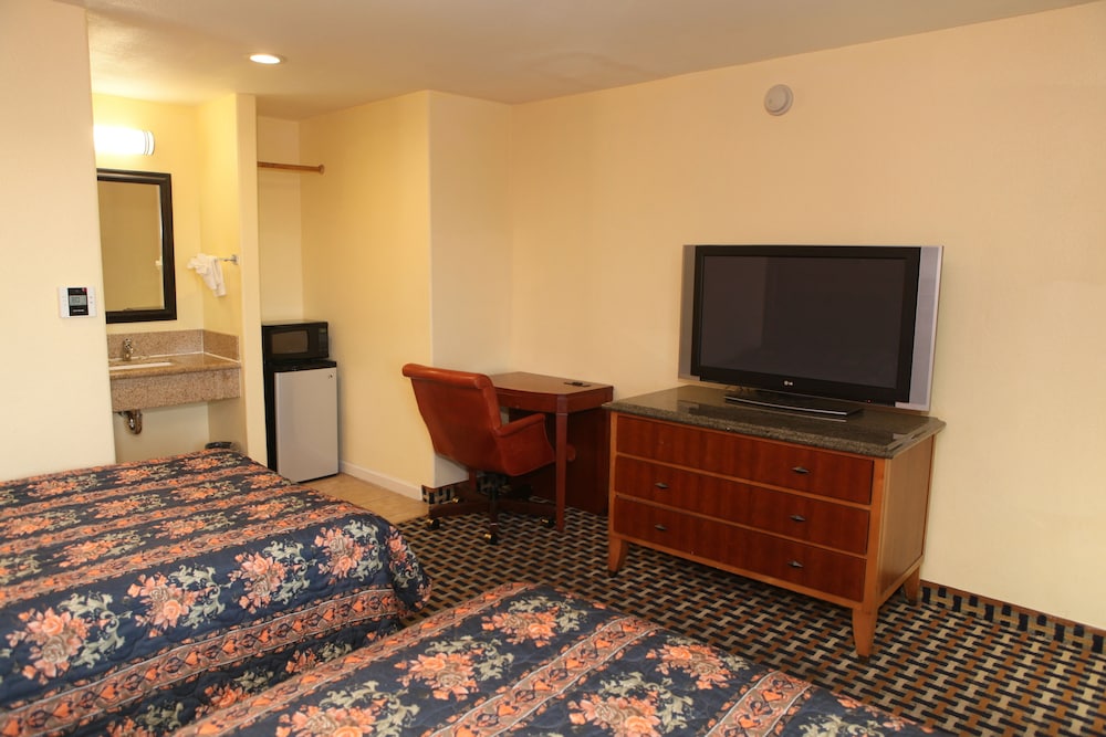 Bay Breeze Inn 24/56