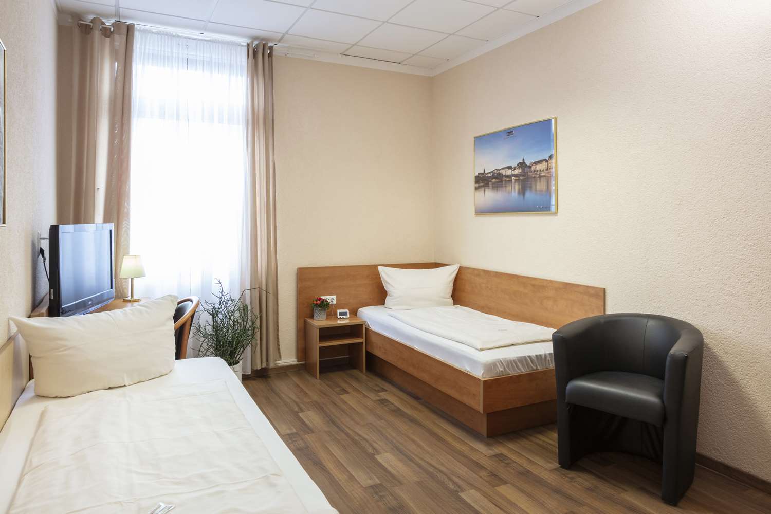 4 Bedrooms, Apartment, 2 Double Beds, 3 Beds, 2 Bathrooms, Sofa, Kitchenette