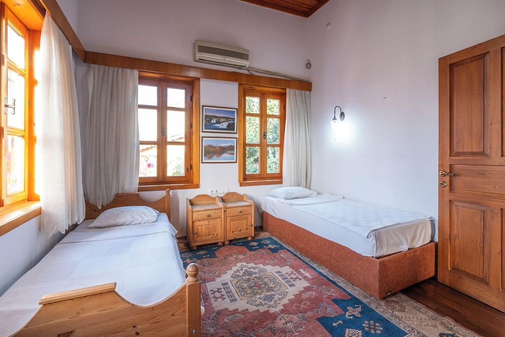 2 BEDROOMS, CONDO, FAMILY, SEA VIEW, COURTYARD AREA
