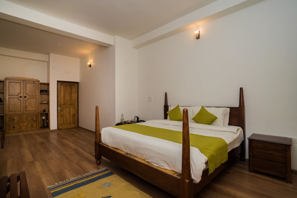 BHIKAMPUR LODGE 8/50