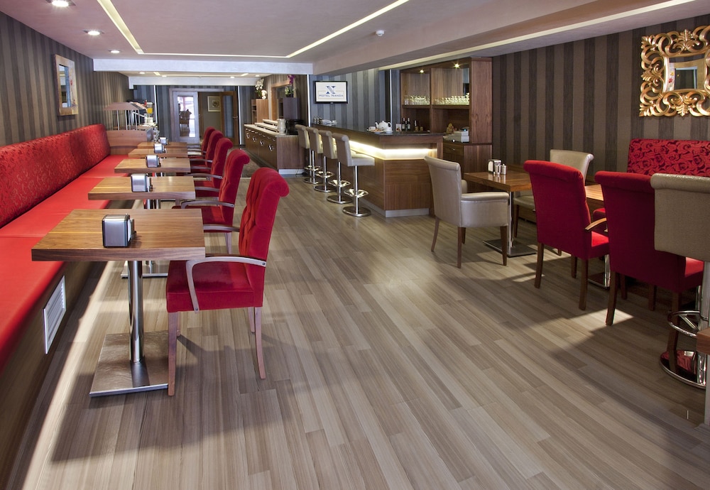 Nanda Hotel 50/63