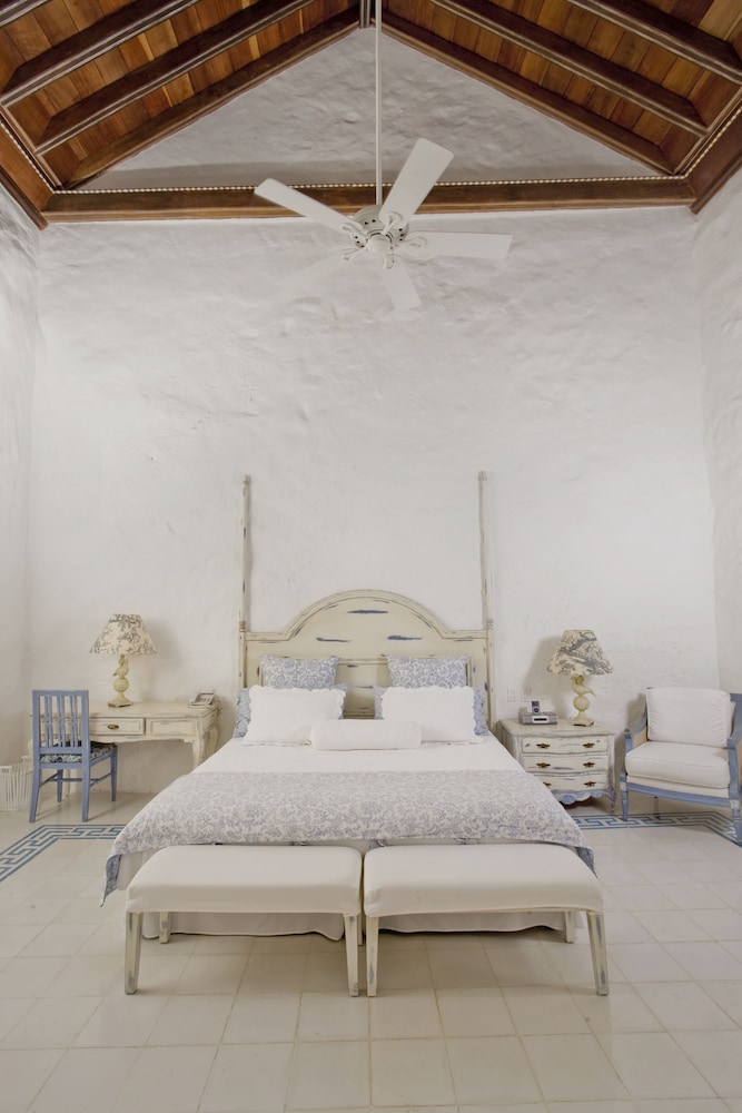 GRAND, SUITE, KING BED, CITY VIEW