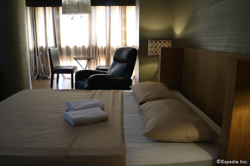 Urban Inn Iloilo 56/65