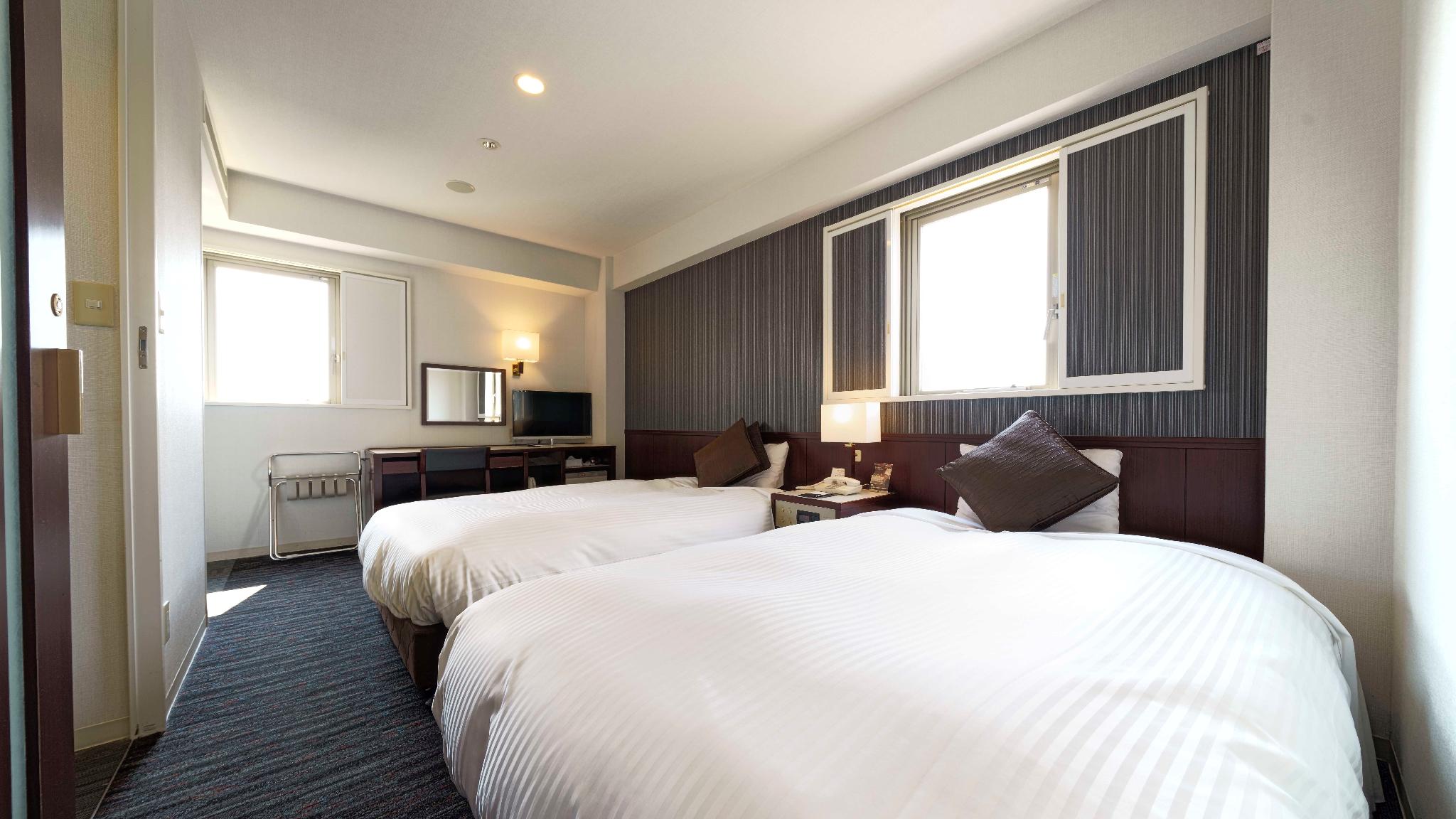 Moderate, Twin Beds