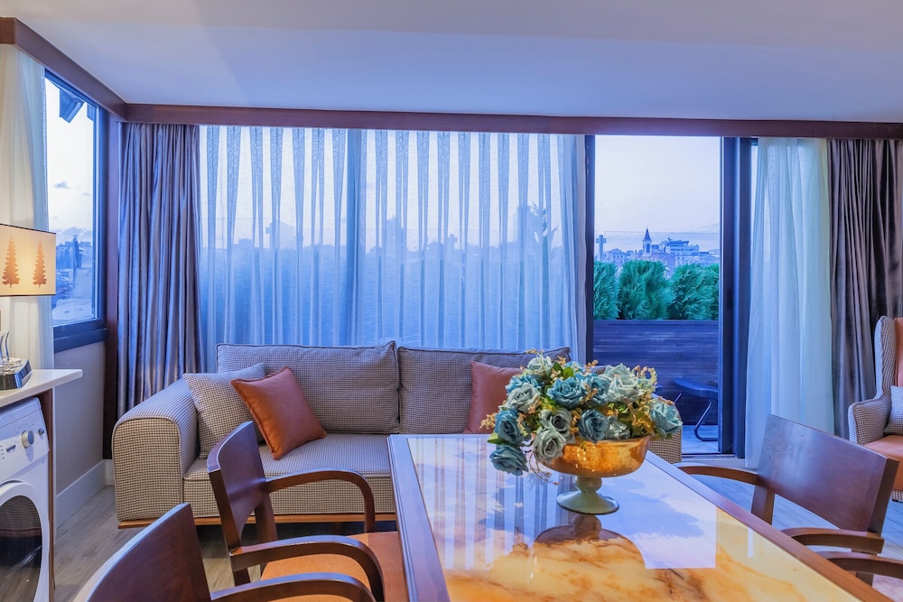 Lord Morgan Exclusive Design & Cihangir 38/55