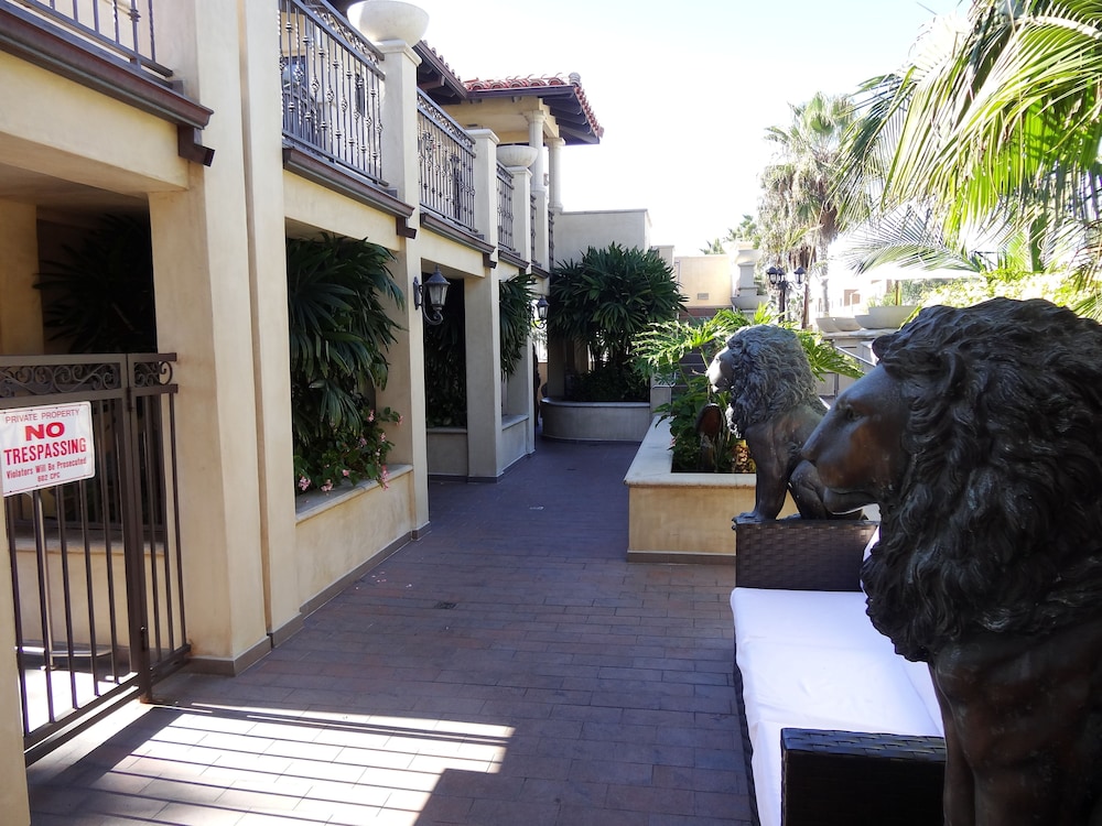 Balboa Inn 68/73