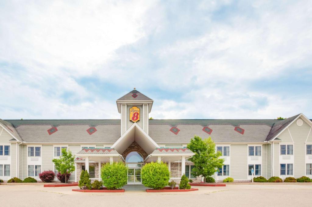 Super 8 by Wyndham Brooklyn image