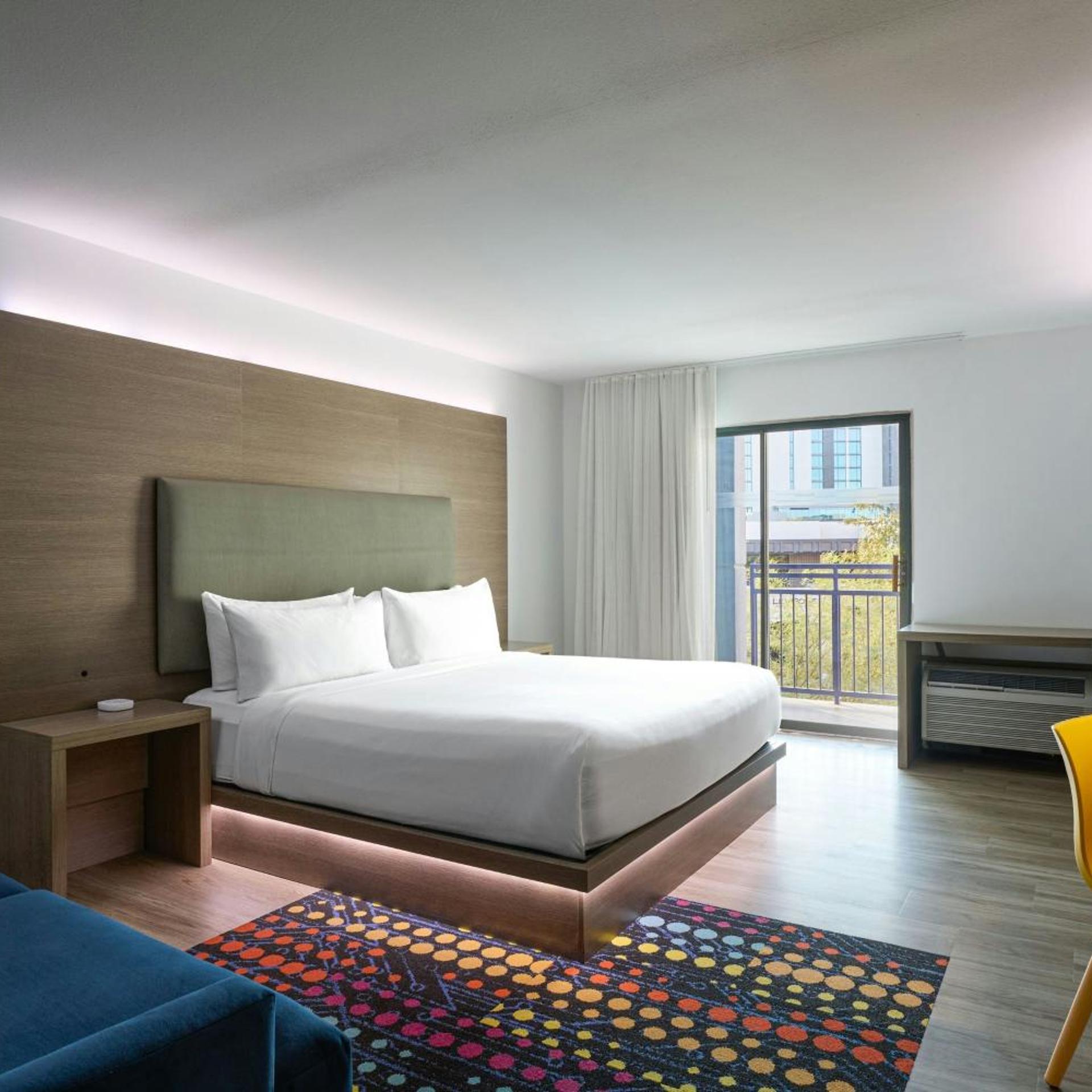 Chic, Suite, King Bed, Balcony
