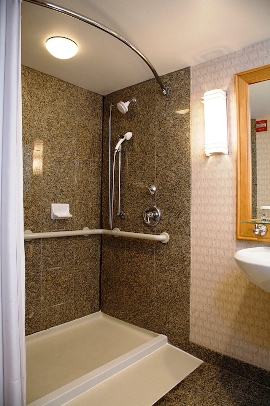 Embassy Suites by Hilton Chicago O'Hare Rosemont 64/64
