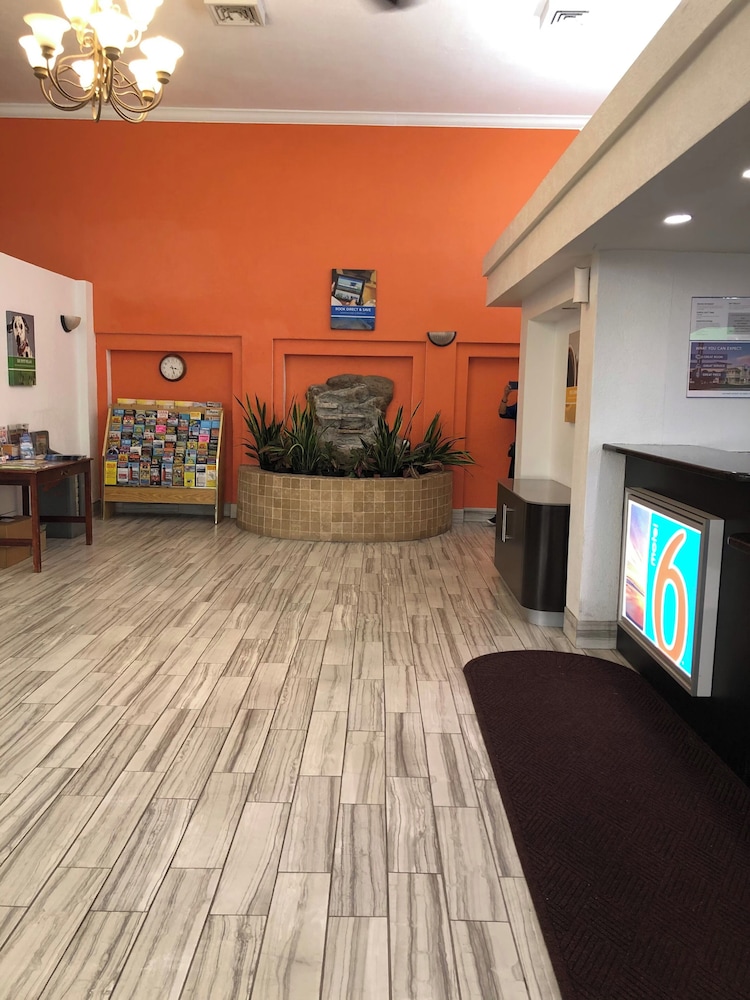 Motel6 Daytona Beach, FL - Speedway 21/57