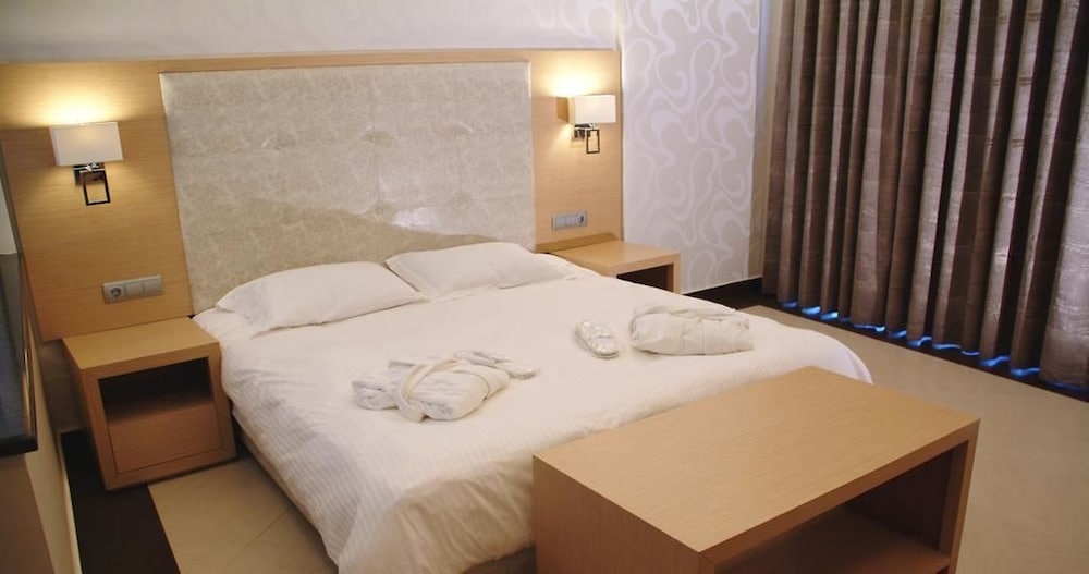 Ionian Emerald Resort 8/30