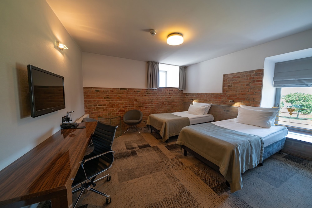 ROOM, TWIN BEDS