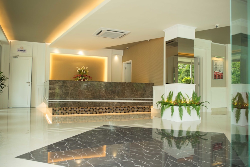 Qlassic Hotel 7/30