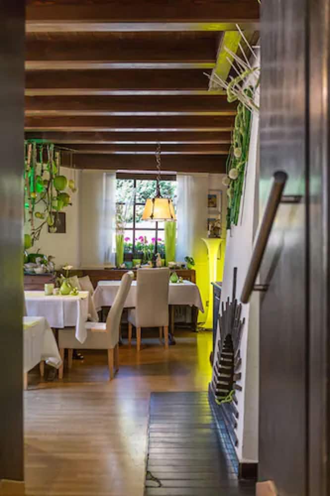Bruhls Hotel Trapp 28/50
