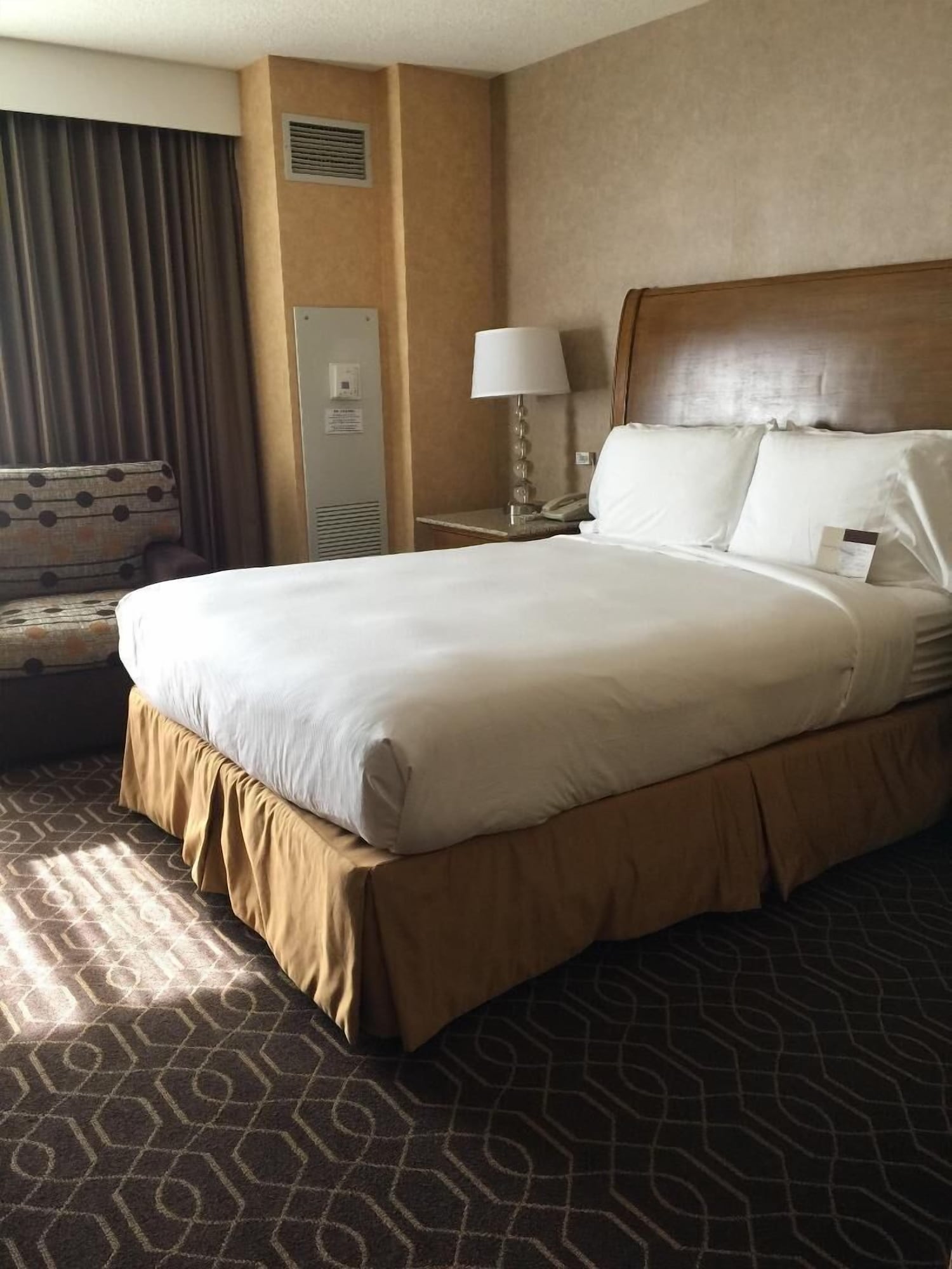 ROOM, ACCESSIBLE