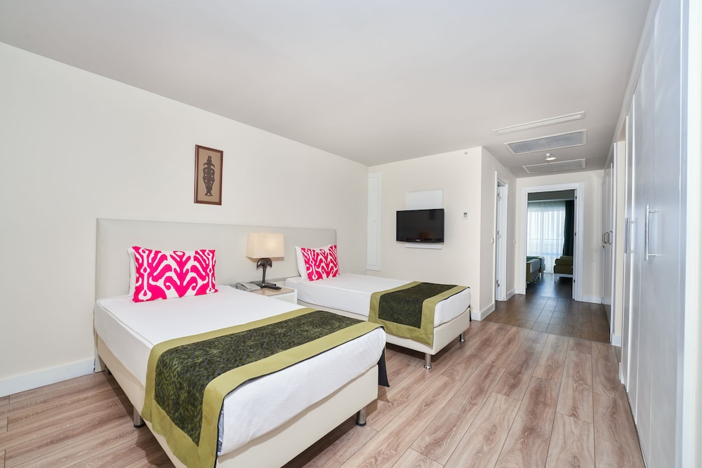 2 BEDROOMS, FAMILY