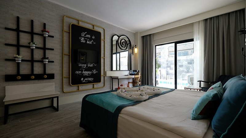 Swim Up, Double Bed