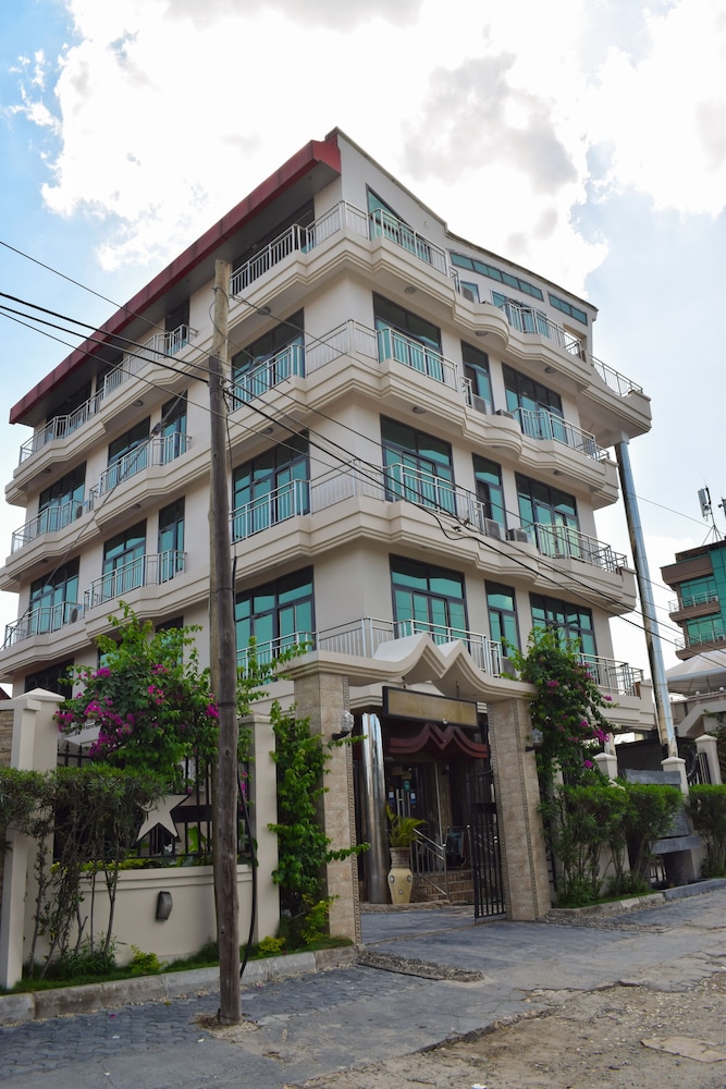 Star City Hotel 3/46