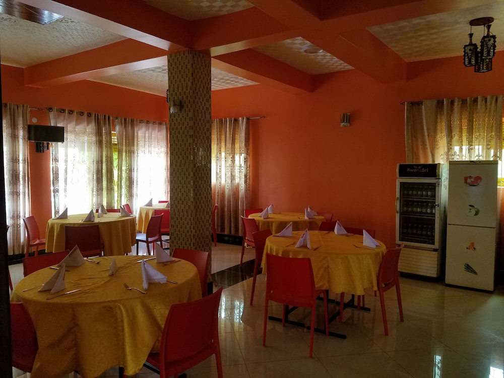 Sibyangu Standard Hotel 12/20