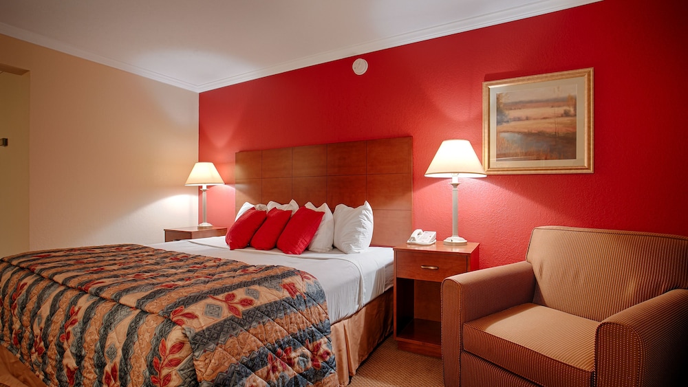 Magnuson Grand Pioneer Inn And Suites 8/48