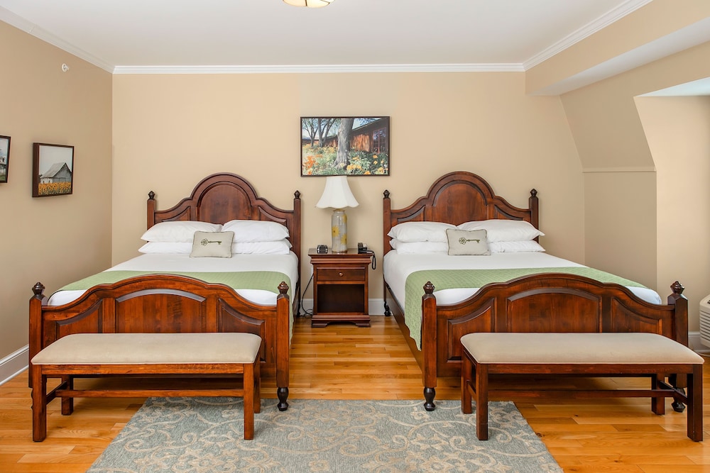 Premier, Suite, 2 Queen Beds, Sofa