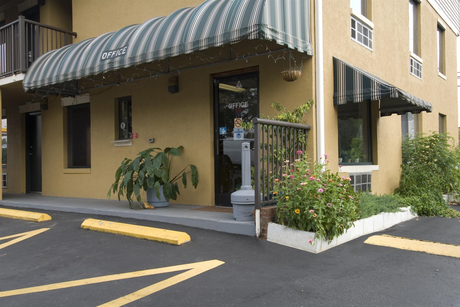 Americas Best Value Inn 16/19