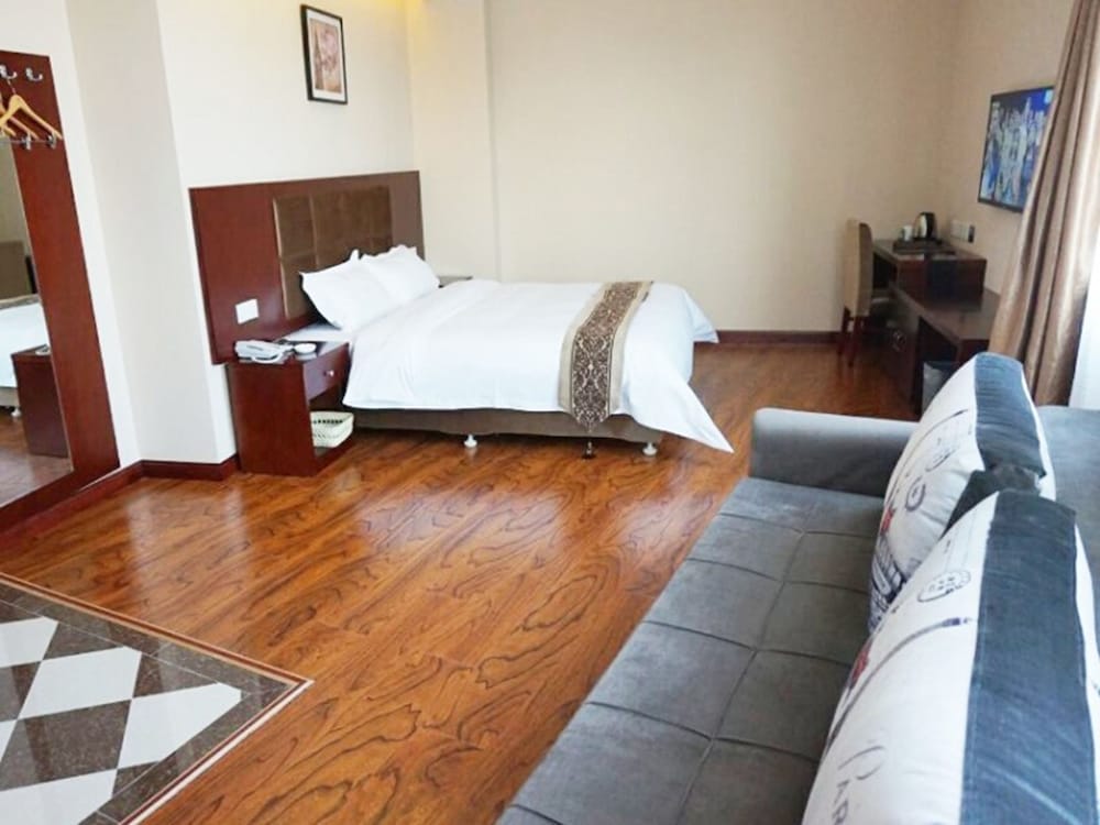 GreenTree Inn LiaoYuan Longshan District Train station Longjihuadian Hotel 10/25