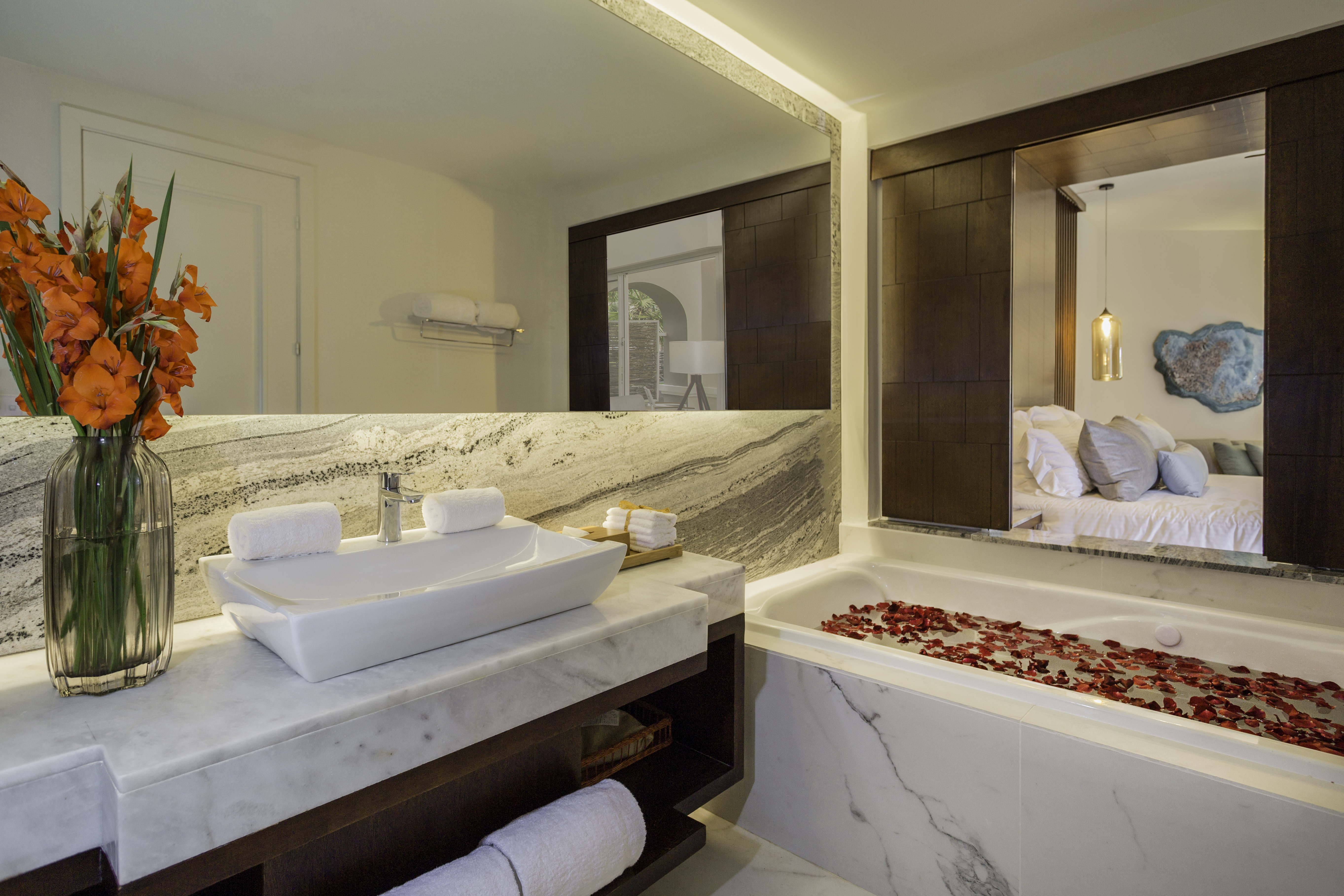 Room, King Bed, Tropical View