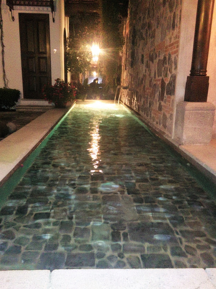 San Rafael Hotel 48/50