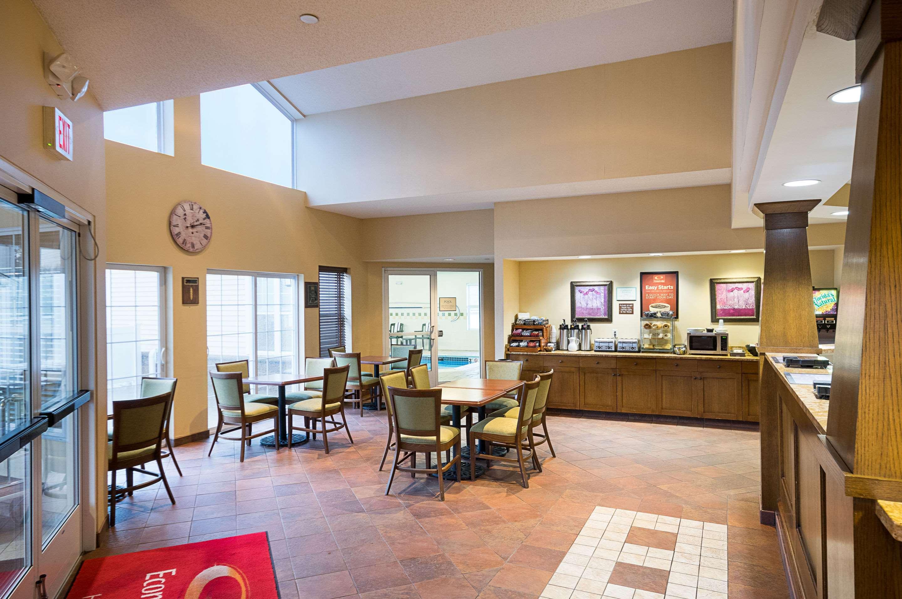 Econo Lodge 30/41