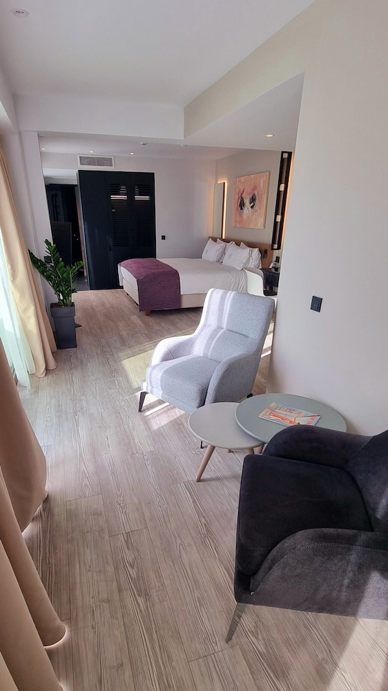 PENTHOUSE, SUITE