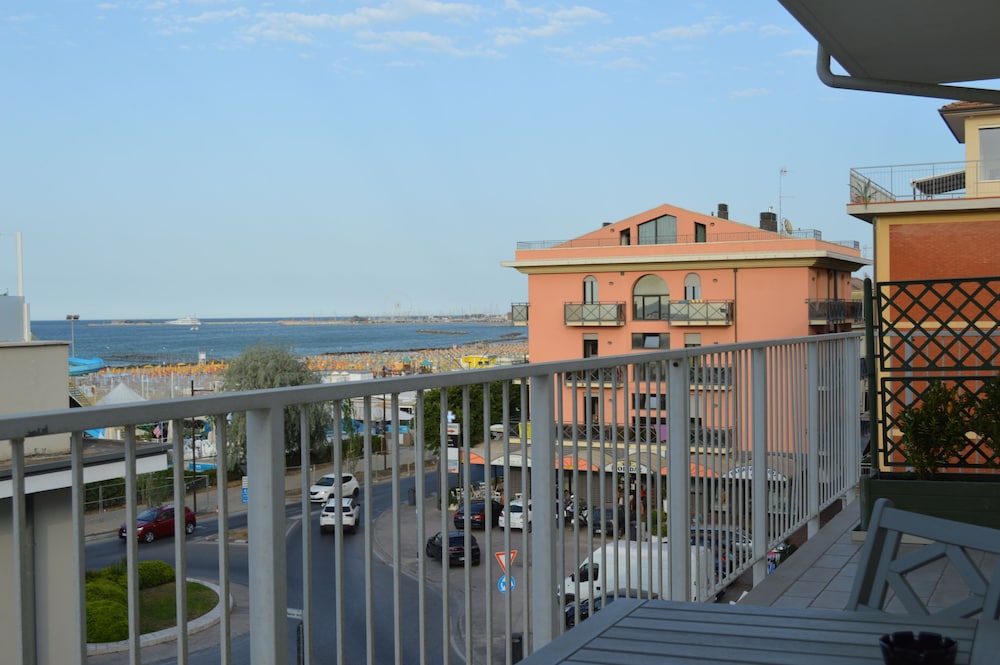 Hotel Riva E Mare 2/50