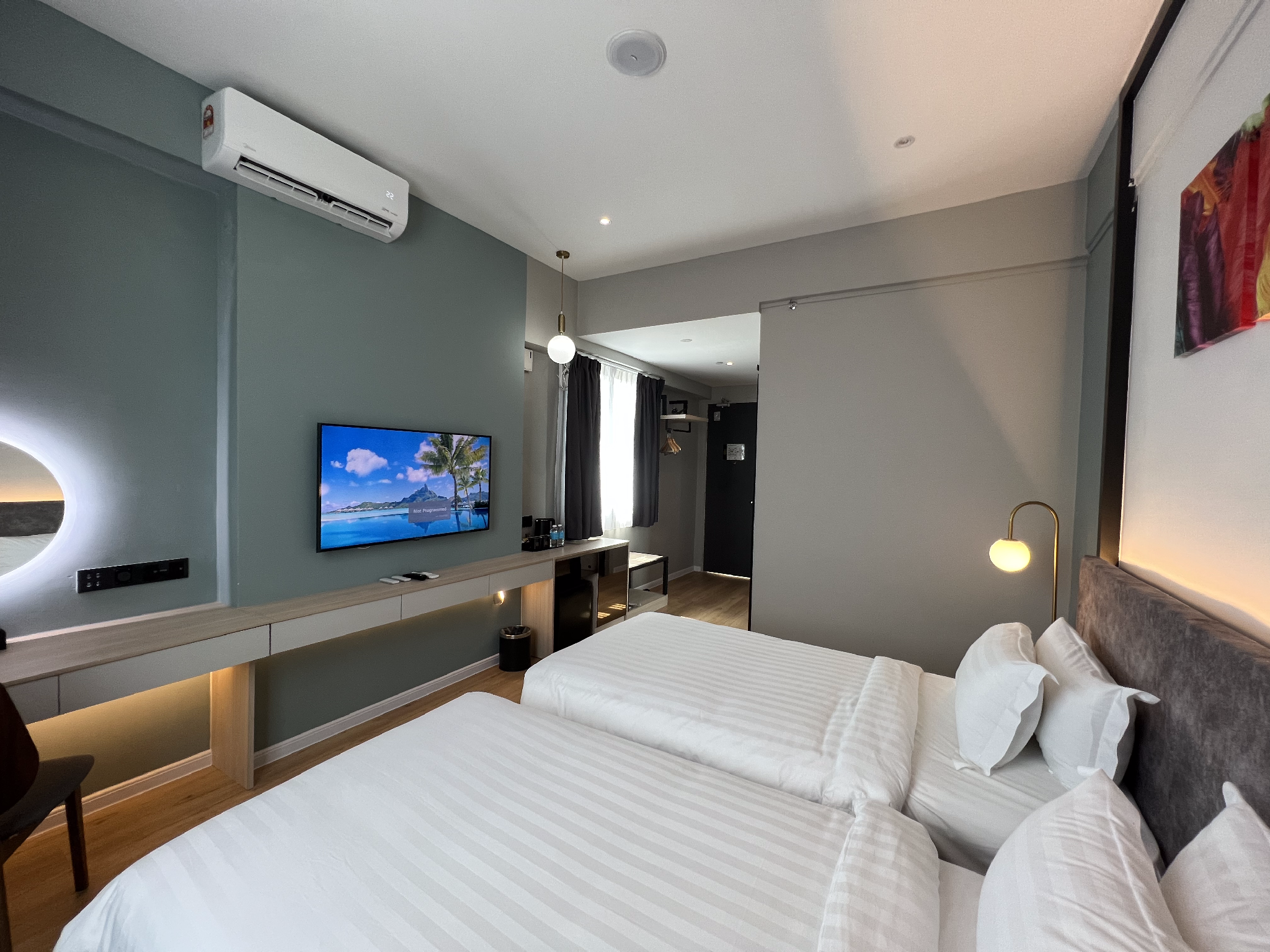 Deluxe, Twin Beds