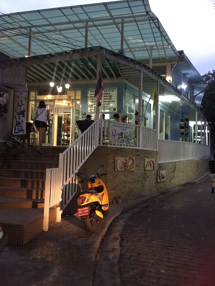 Sea Breeze Resort 5/35