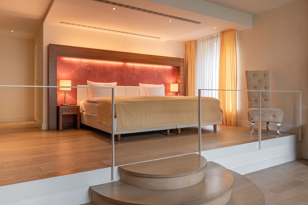 Aqua Aurelia Suitenhotel 8/69