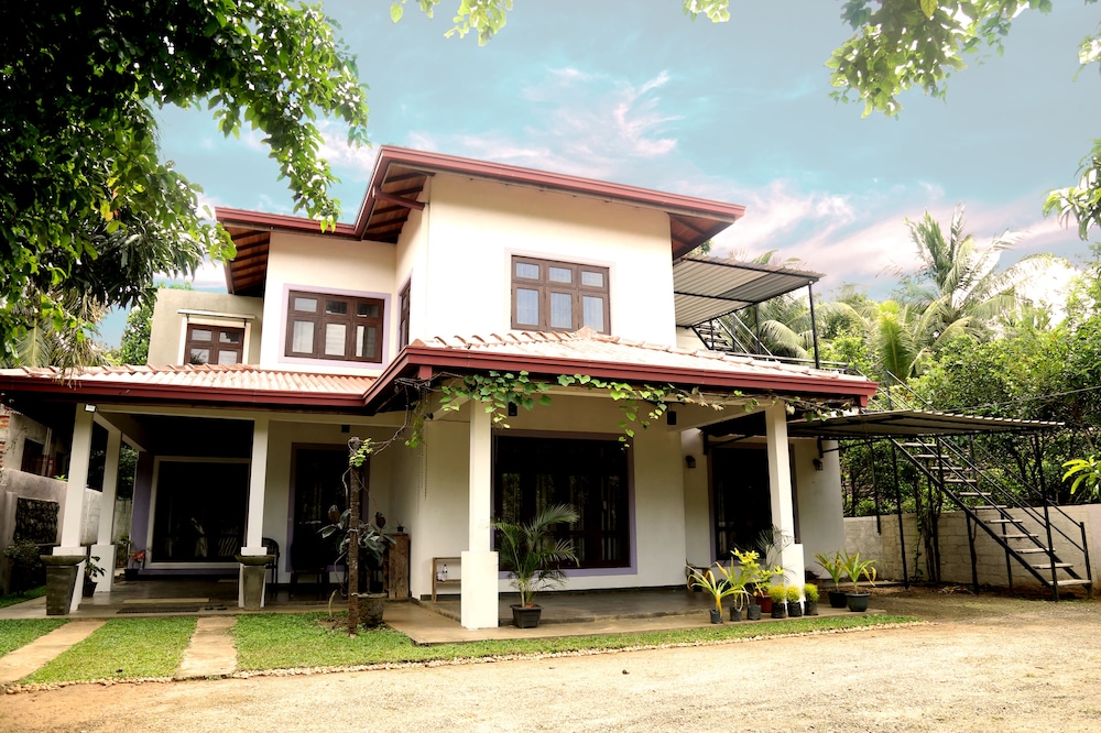 Seasons Villa 3/37