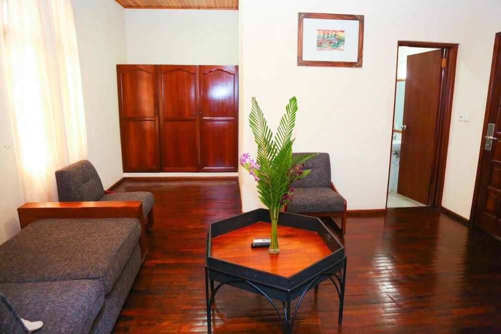 Coconut Grove Regency Hotel 47/66