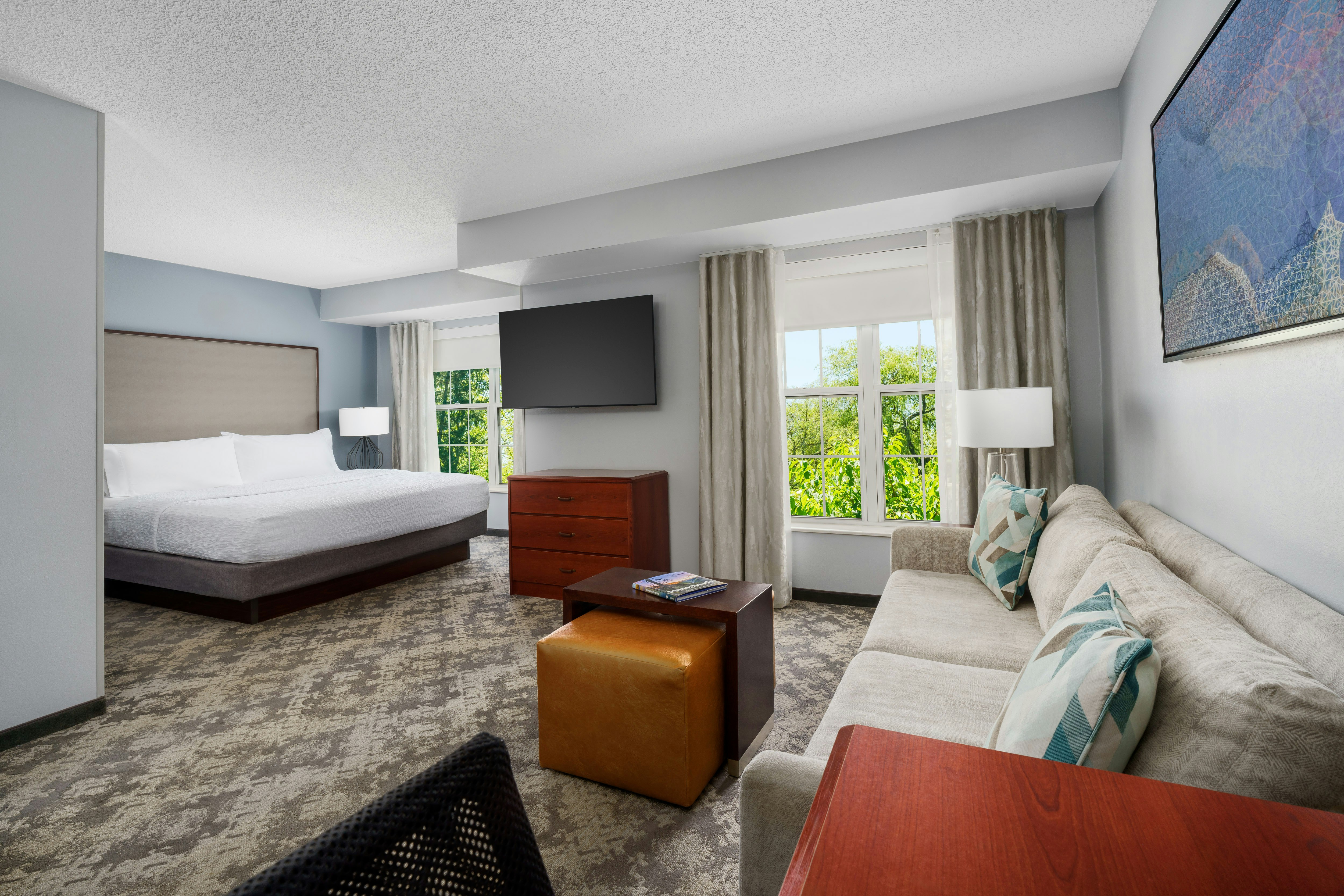 STUDIO, SUITE, KING BED