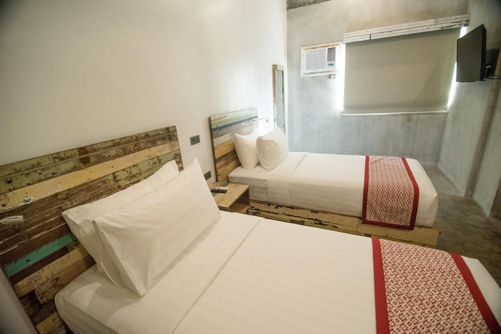 The Bricks Hotel 8/43
