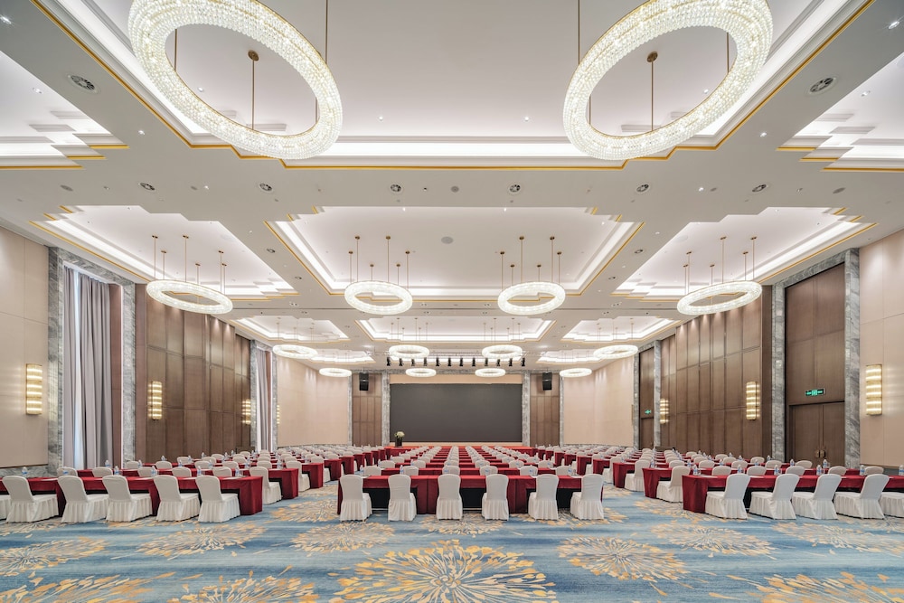 HOLIDAY INN ZHENGZHOU 58/69