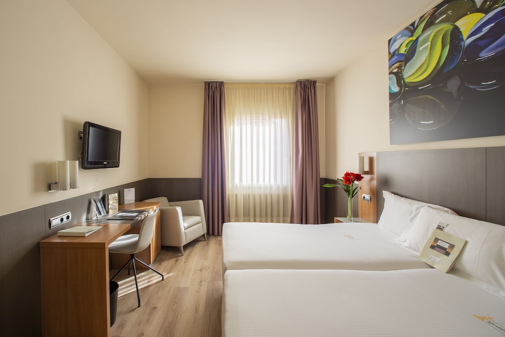 Family, 4 Beds, Murphy Bed، Maisonnave 2/3