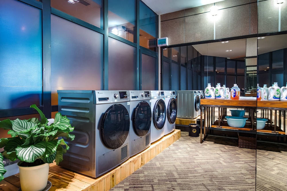 Lia Charlton Hotel Shenzhen 4/48
