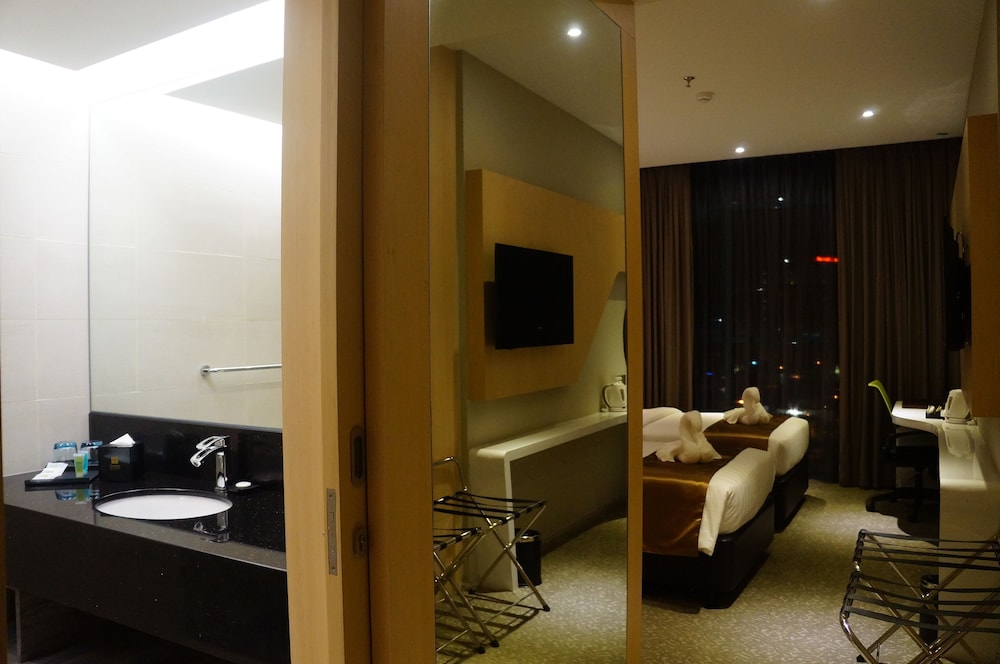 Greens Hotel And Suites 47/65