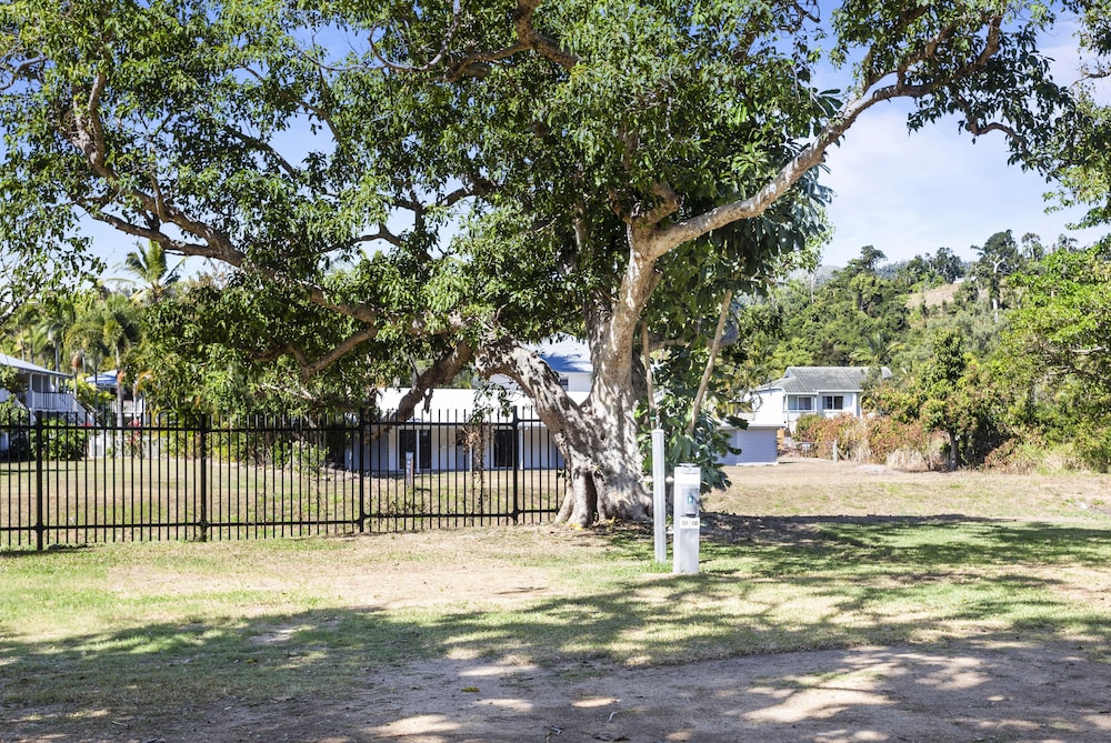 Tasman Holiday Parks - Airlie Beach 70/74