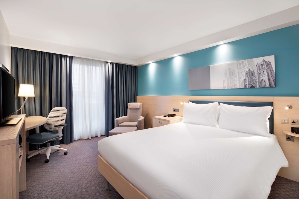 Hampton By Hilton Bristol Airport 16/46