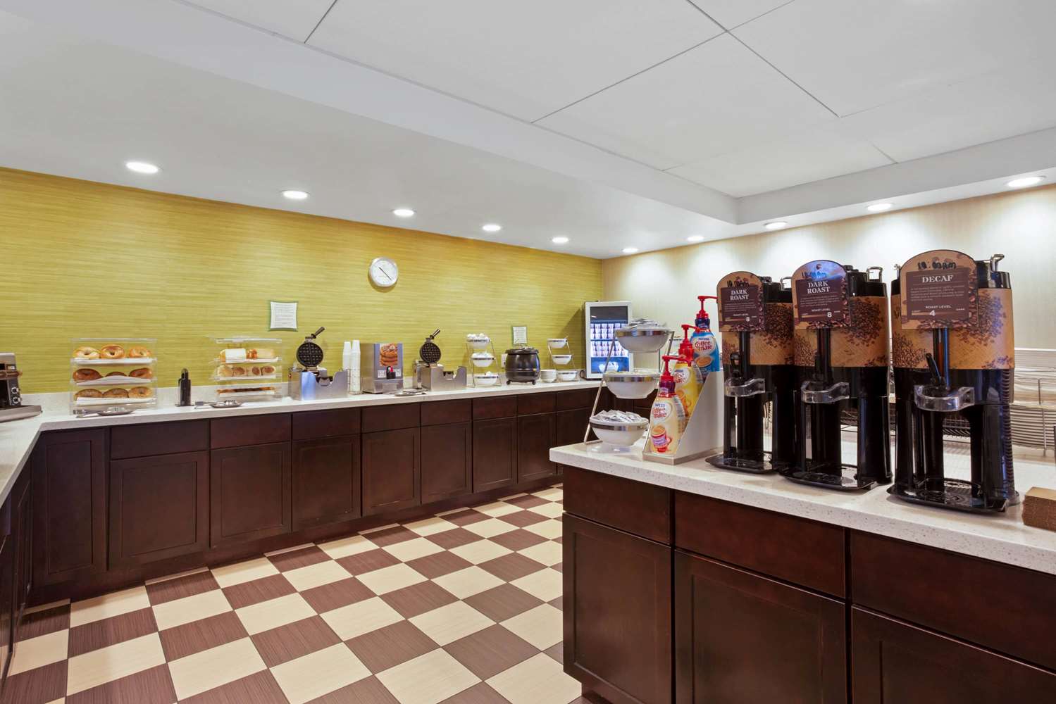 La Quinta Inn & Suites by Wyndham Springfield MA 11/43