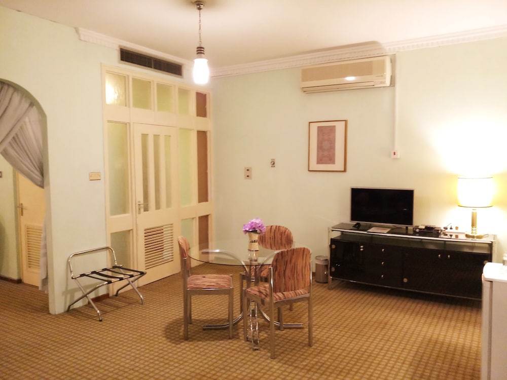 ORIENTAL PALACE HOTEL 40/52