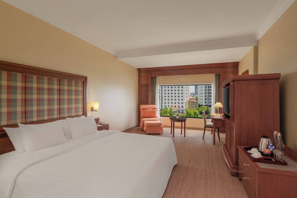 Cambodiana Hotel 13/50